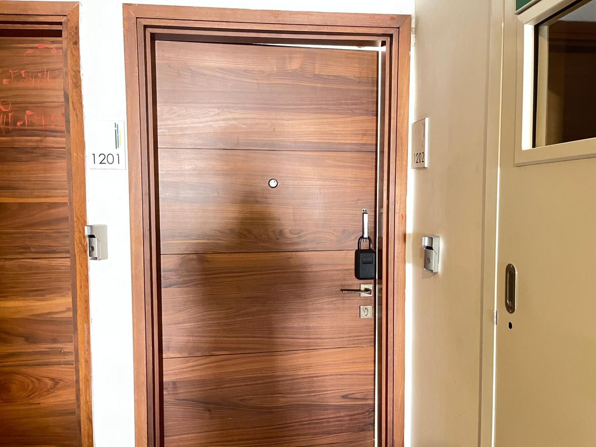Ov Premium Bkc - Kurla Apartment *